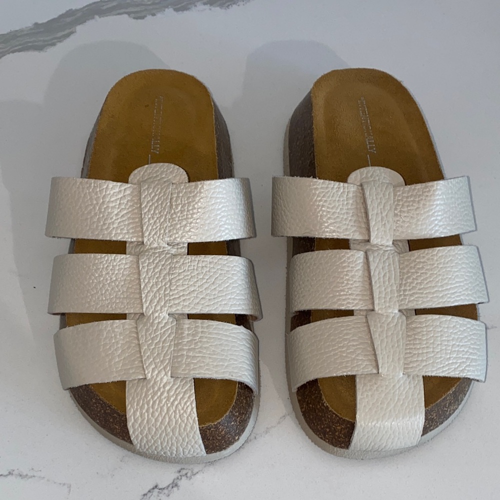 INTENTIONALLY BLANK Cream‎ Textured Sandals